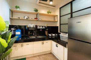 Homey and Cozey Poblacion Makati S04