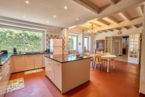 Maisons de vacances Villa Louisiane - Maison avec piscine : photos des chambres
