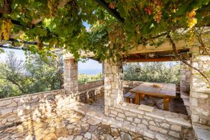 Stone Farmhouse in Groves - Sea & Mountain Views