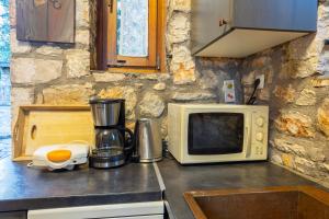 Stone Farmhouse in Groves - Sea & Mountain Views