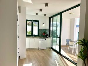 Lilias home - private heatable pool, BBQ, free wifi