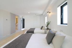 b hotel Heiwaodori 902 - Huge Apt in Famous Hiroshima dori for 6p