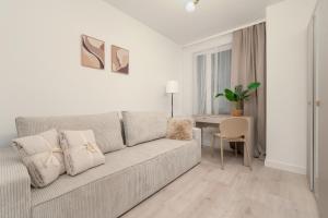 Spacious 2-bedroom Apartments by Noclegi Renters