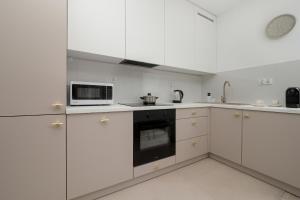 Exceptional Apartment with Parking by Noclegi Renters