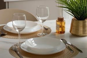 Exceptional Apartment with Parking by Noclegi Renters