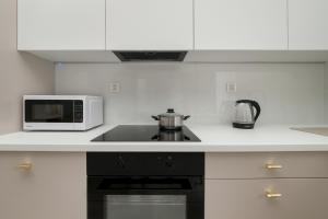 Exceptional Apartment with Parking by Noclegi Renters