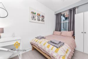 Fantastic 4 bedroom apartment in Russell Square