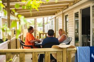 Campings Camping Officiel Siblu Bois de Bayadene : Two-Bedroom Mobile Home 6 people 