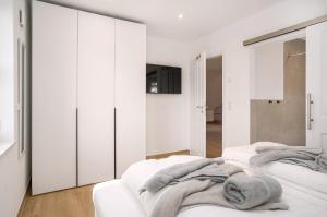 Muuske, neu, OG mit Balkon & zwei Bädern