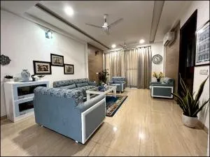 Luxurious 4BR Apartment In Tricity Panchkula By Especial Rentals - Pinjaur