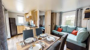 Campings Camping Officiel Siblu La Pointe : Mobile Home 3 Chambres 8 Personnes « Bien-Être Signature » Avec Climatisation