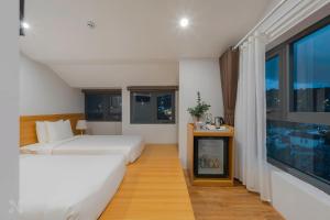 Phòng Giường Đôi/2 Giường Đơn Nhìn Ra Núi (Double or Twin Room with Mountain View)