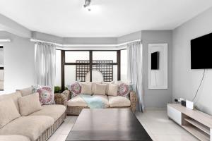 Weaver Manor On Calypso by Host Agents