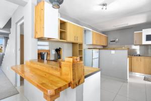 Weaver Manor On Calypso by Host Agents