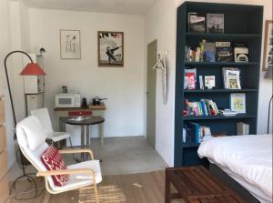 Studio calme idéal pour déplacement professionnel, dans une maison