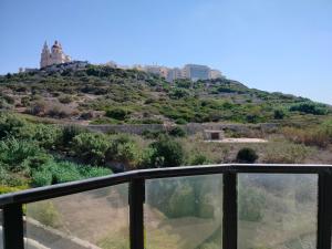 Pink Fairy Paradise Penthouse, 10mins from the beach