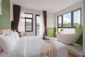 Suite Junior Nhìn Ra Cảnh Núi Non (Junior Suite with Mountain View)
