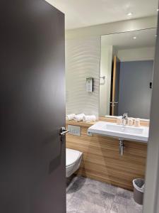 Room Next Generation - 1 Double Bed 1 Single Bed room in Campanile Saint Jean de Luz