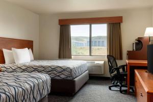 Deluxe Queen Room - Mobility Access/Non-Smoking room in AmericInn by Wyndham Havre