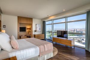 Suite with City View room in Barceló Granada Congress