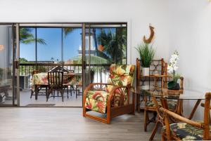 Kona Plaza#411 Top Floor In Town, AC, & Elevators