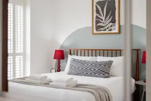 Stylish & Chic 3 bed House - Longstowe