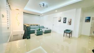 CazaTara - Modern Villa with Pool in Alaminos