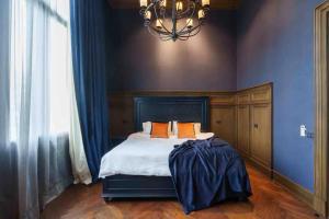 Luxury Pool Villa with Jacuzzi & Lift by Thonglor