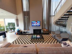 Casa de Verão no Malibu à Beira do Lago