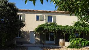 Gîte famille 5 personnes avec piscine au cœur des vignes entre Avignon et Luberon