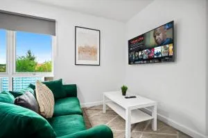 Modern 2 Bedroom Deluxe Apt - Off-Street Parking - Wifi - Netflix - 56C - Sleightholme