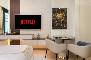 Ahlan HH - Stylish Studio with Pool & Gym, Azizi Riviera 26