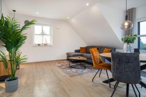 Vista 10, neu, OG mit Balkon