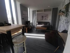 Le Bouda avec un balcon vue sur la République