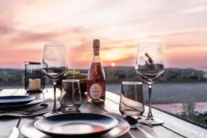 Holy Sea Smart Suites - Áyios Pandeleḯmon