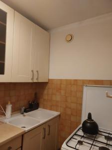 Apartamenty Roland 2 pokoje Warszawa Śródmieście metro Rondo ONZ,Aleja Jana Pawła II,18