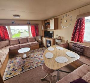 3 Bed Caravan Sleeps 6 with Parking
