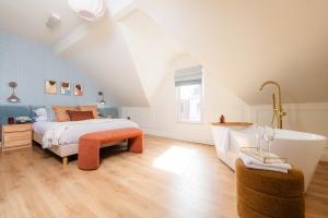 Coastal Location - Sleeps 6 & Pet Friendly