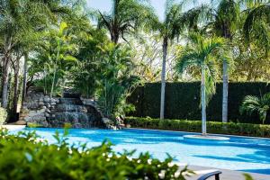 Nax3 Luxury Condo in Upscale Langosta Community