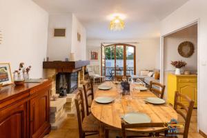 Maisons de vacances Maison Jade - Villa avec piscine - Barbecue - Calme : photos des chambres