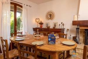 Maisons de vacances Maison Jade - Villa avec piscine - Barbecue - Calme : photos des chambres
