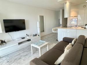 PGH N37 - Studio Vue Mer et Port, 8eme étage, Parking Privé