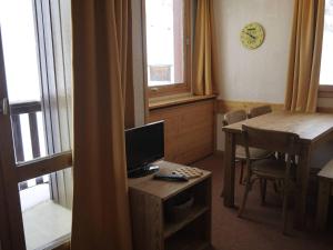 Appartement au pied des pistes avec balcon et casier à ski, non-fumeur - FR-1-355-117