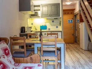 Charmant Duplex 6 Pers, Proche Pistes, Esprit Chalet, Sud-Ouest, Balcon, WiFi, Méribel - FR-1-355-130