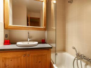 Appartement cosy, au pied des pistes à Méribel - FR-1-355-104