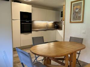 Appartement à Méribel avec balcon, accès direct pistes et cuisine équipée - FR-1-355-248