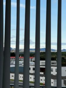 Peaceful Icelandic Retreat Near Nature & City