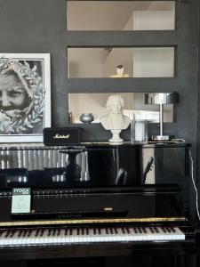 Peaceful Icelandic Retreat Near Nature & City