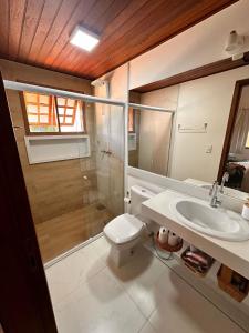 Casa a 4 Min da Praia de Manguinhos com Piscina, Sauna e Área Kids