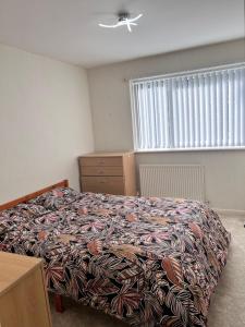 Spacious 2 bed apartment - Free parking